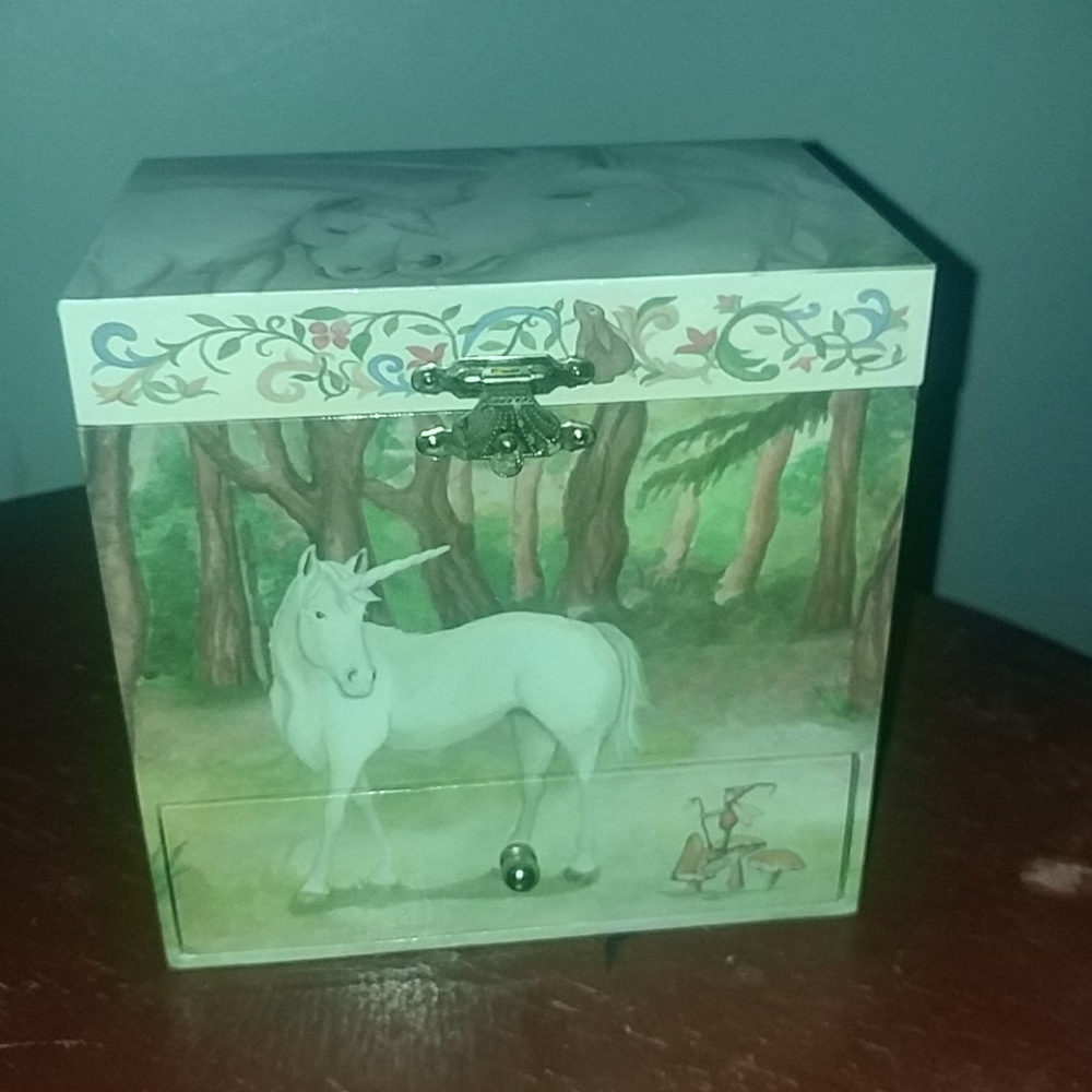 Enchantmints Unicorn music box